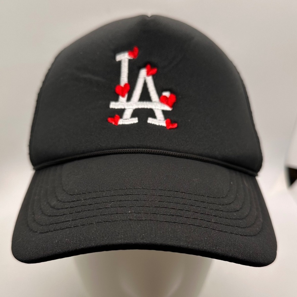 LA Dodgers Black Trucker Hat Red Heart Embroidery Baseball Cap Casual Modern